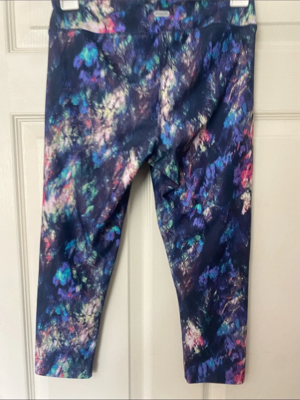 Spalding Girls Navy Multicolor Abstract Capri Leggings